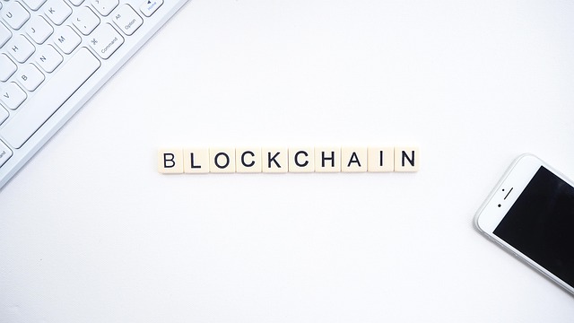 Investere i blockchain-teknologi utenom kryptovaluta: Selskaper og innovasjon